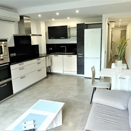 Global-immo 3363 Pujada 9 1-e Apartment *