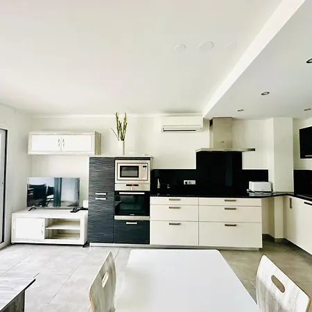 Global-immo 3363 Pujada 9 1-e Apartment